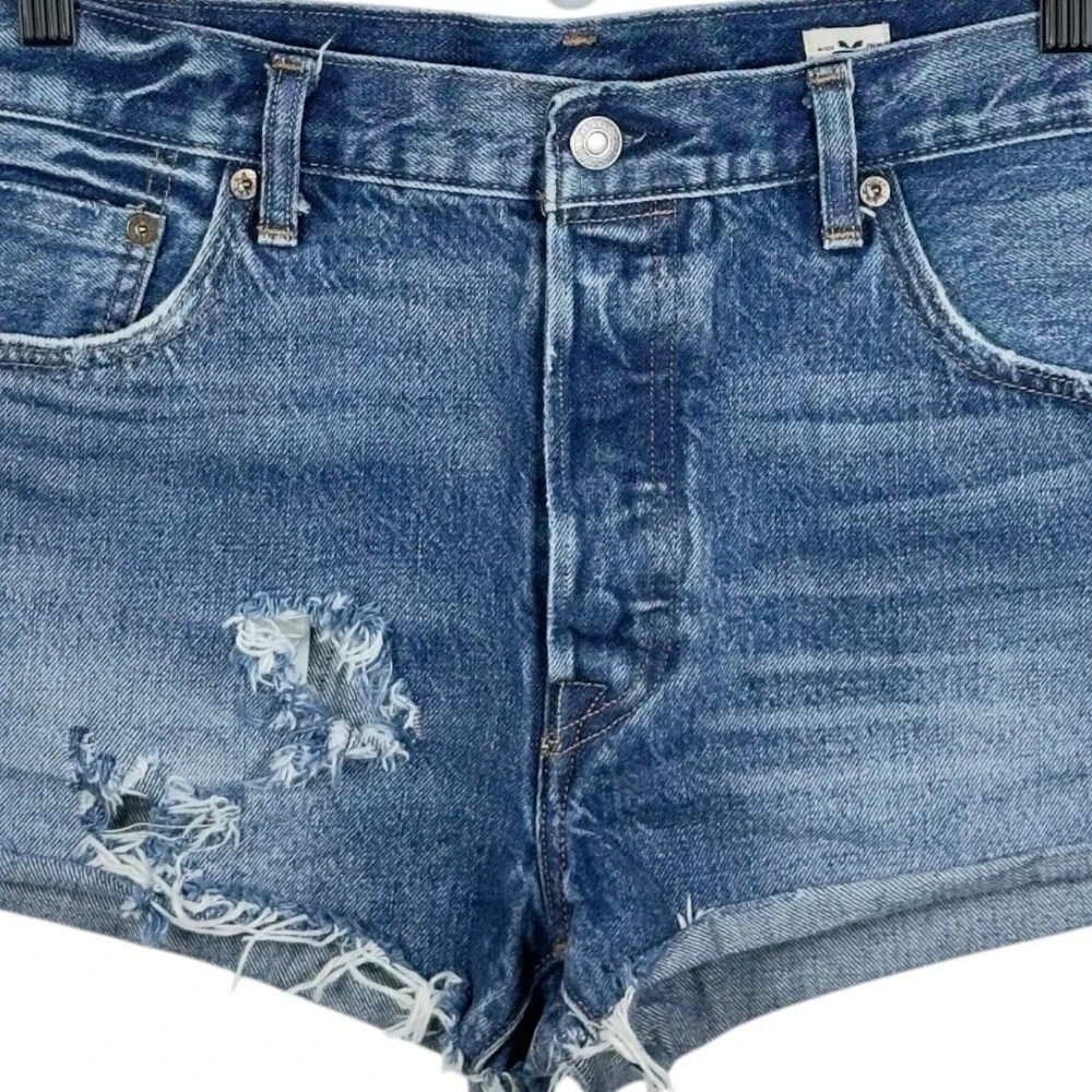 Levi's 501 White Oak Cone Denim Shorts Distressed‎ Women's Size W 32